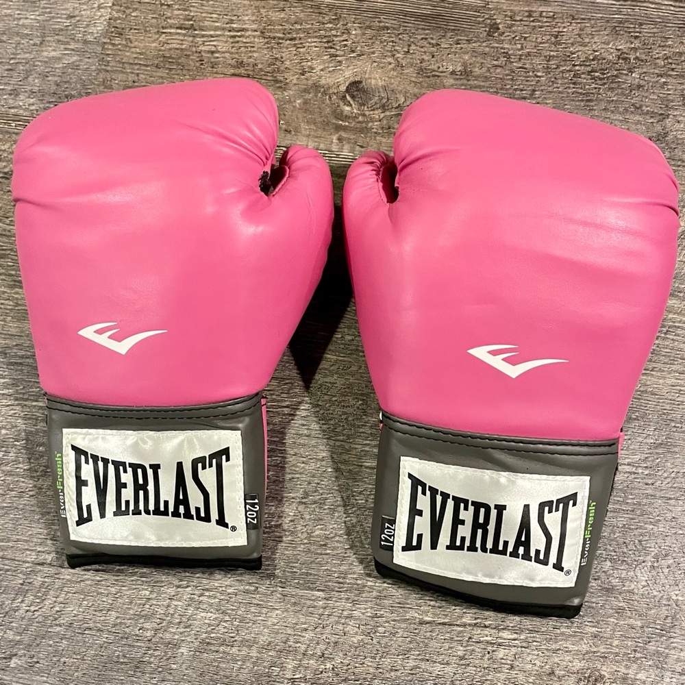 Everlast Hot Pink Training Boxing Gloves and core punch mitts